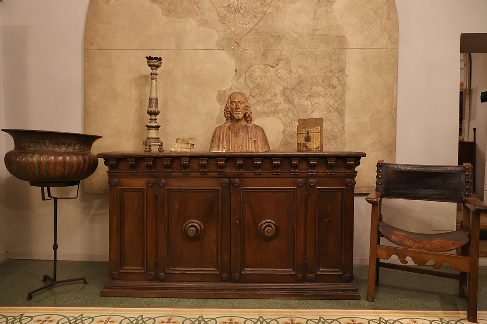 Credenza 